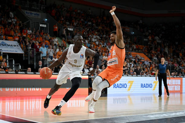 位和争抢球 位和争抢球